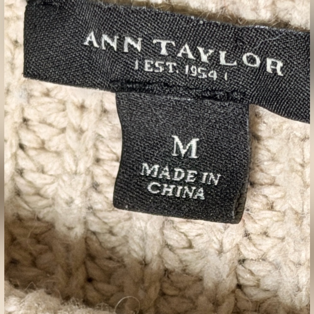 Ann Taylor Cream Crew Neck Sweater Size Medium—#119 - Picture 3 of 7